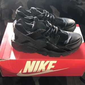 Black Nike Women’s Air Huarache Run